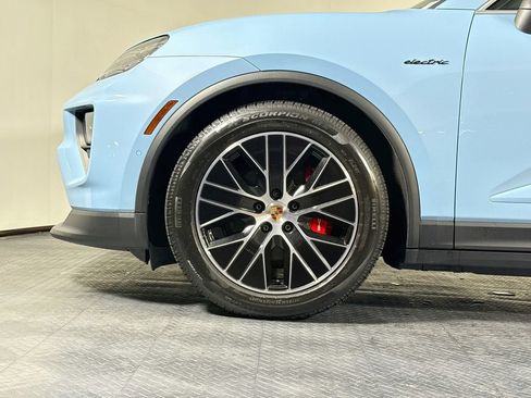 Certified 2025 Porsche Macan 4S Electric AWD/4WD image 26