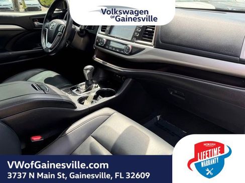 Used 2019 Toyota Highlander XLE FWD image 10