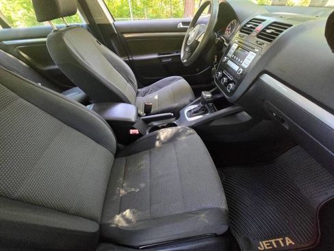 Used 2010 Volkswagen Jetta S image 12