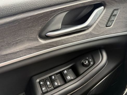 Used 2023 Jeep Grand Cherokee 4WD 4xe w/ Luxury Tech Group II image 19