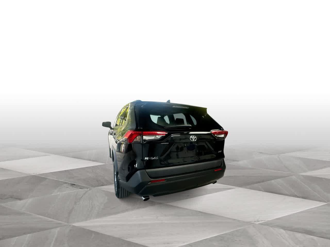 Used 2025 Toyota RAV4 XLE FWD image 6
