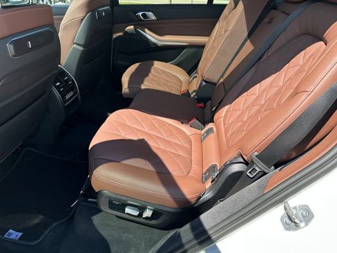 Used 2023 BMW X7 xDrive40i w/ M Sport Package image 51