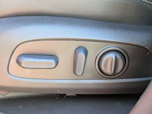 Used 2024 Chevrolet Equinox Premier image 22