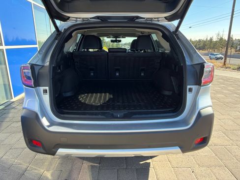 Used 2025 Subaru Outback Limited AWD/4WD image 9