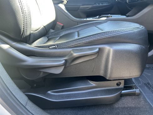 Used 2023 Chevrolet Bolt EUV LT w/ Comfort Package image 27