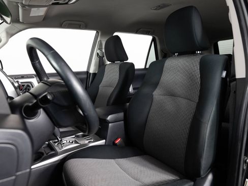 Used 2019 Toyota 4Runner SR5 AWD/4WD image 15