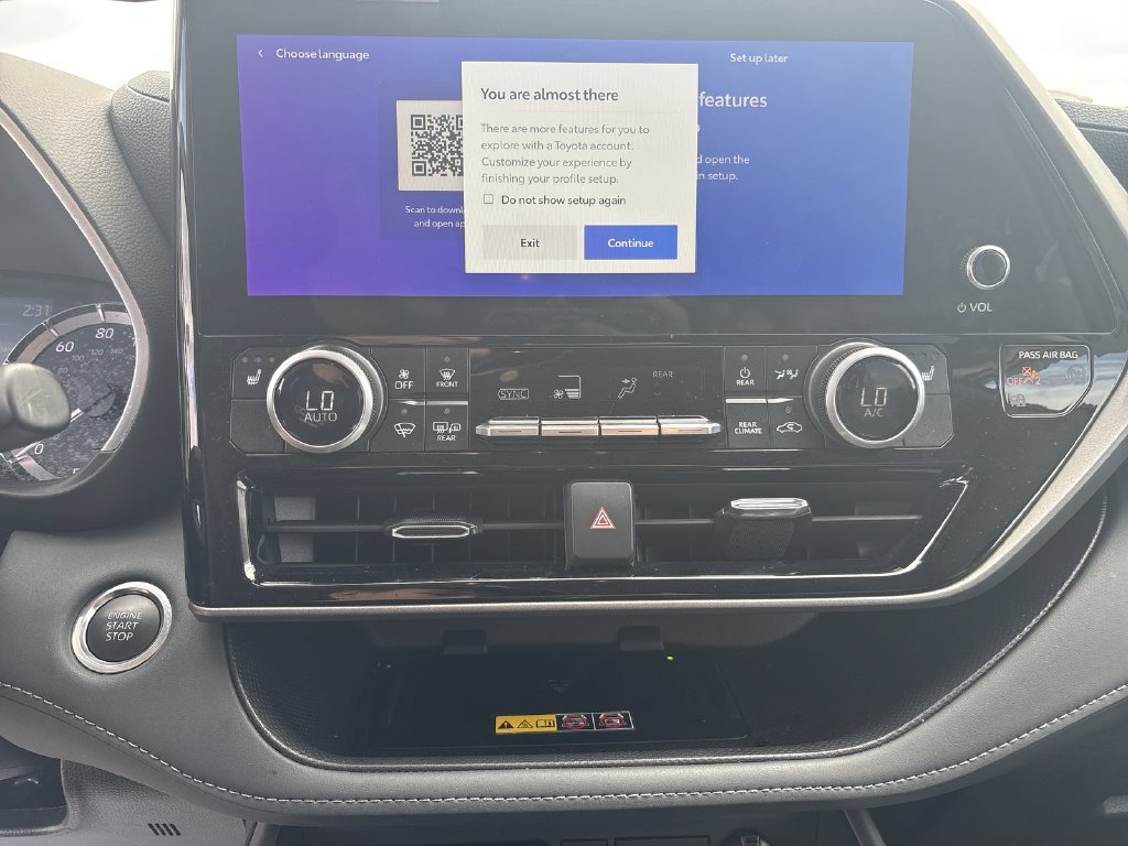 Used 2025 Toyota Highlander XLE FWD image 25