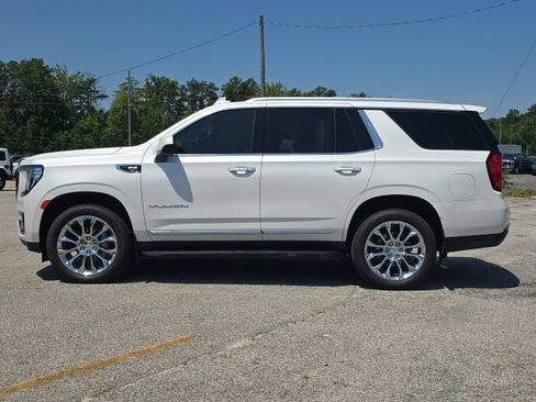 Used 2023 GMC Yukon SLT AWD/4WD image 2