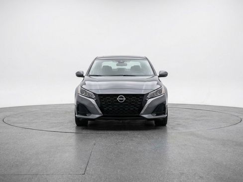 Used 2025 Nissan Altima 2.5 SV image 2