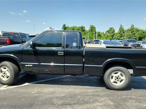 Used 2001 Chevrolet S10 Pickup LS w/ Preferred Equipment Group AWD/4WD image 5