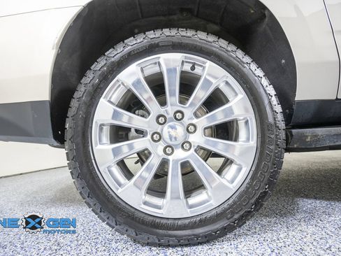 Used 2022 Chevrolet Suburban Premier AWD/4WD image 45