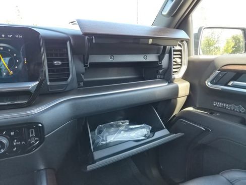 Used 2022 Chevrolet Silverado 1500 High Country w/ High Country Premium Package AWD/4WD image 32