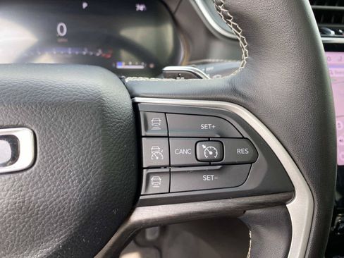 Certified 2022 Jeep Grand Cherokee Limited AWD/4WD image 18