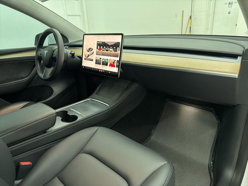 Used 2023 Tesla Model Y Long Range image 27