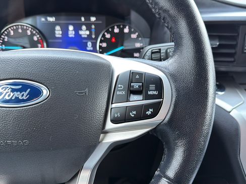 Used 2021 Ford Explorer XLT AWD/4WD image 18