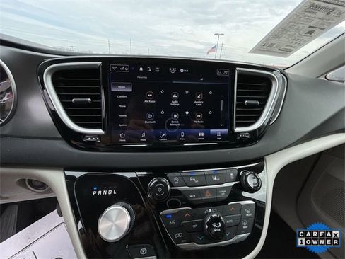 Used 2024 Chrysler Pacifica Touring-L image 20
