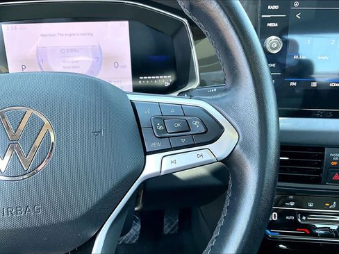 Used 2025 Volkswagen Jetta SE FWD image 25