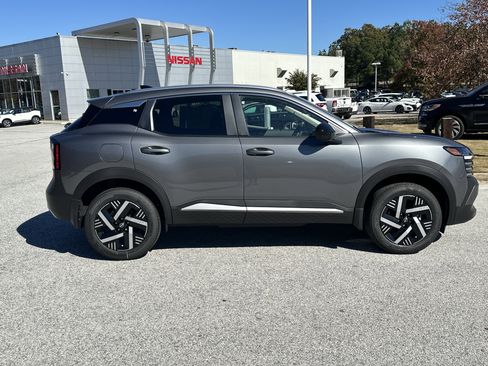 New 2026 Nissan Kicks SV image 4