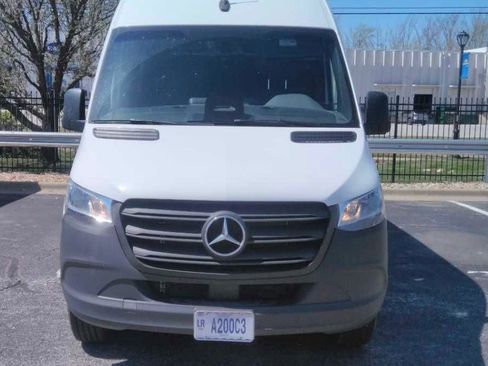 Used 2025 Mercedes-Benz Sprinter 2500 image 8
