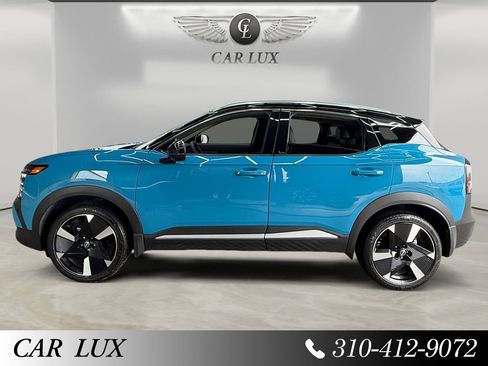 Used 2025 Nissan Kicks SR FWD image 2