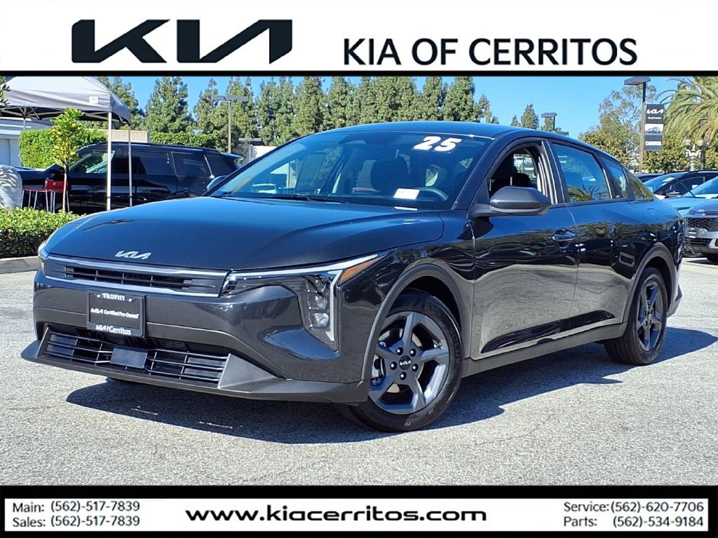 Certified 2025 Kia K4 FWD image 1
