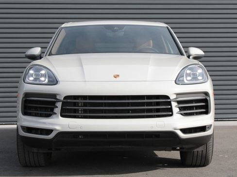 Certified 2023 Porsche Cayenne Platinum Edition image 7