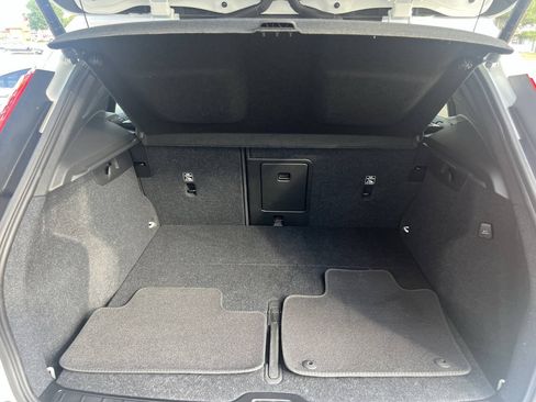 Used 2023 Volvo XC40 B4 Ultimate FWD image 18