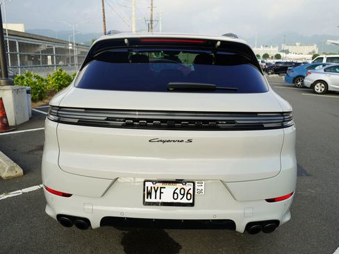 Used 2024 Porsche Cayenne S AWD/4WD image 30