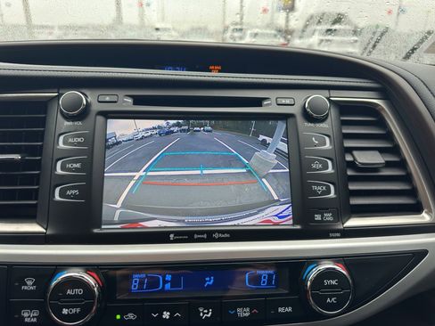 Used 2019 Toyota Highlander XLE image 20