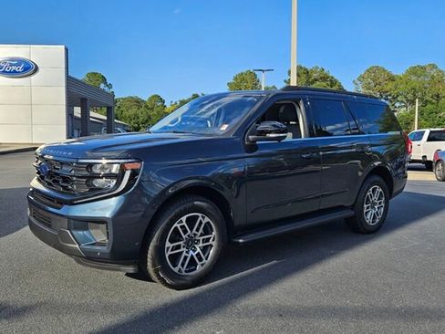 New 2025 Ford Expedition Active image 3