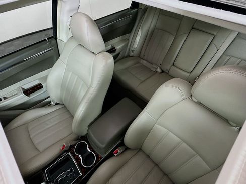Used 2009 Chrysler 300 C image 20