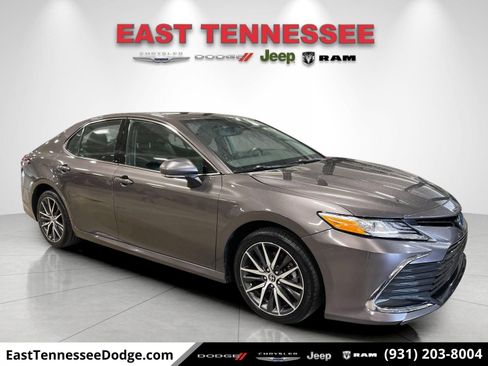 Used 2024 Toyota Camry XLE FWD image 1