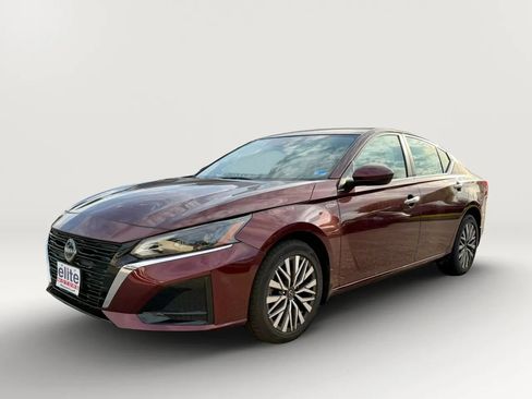 Used 2023 Nissan Altima 2.5 SV AWD/4WD image 3