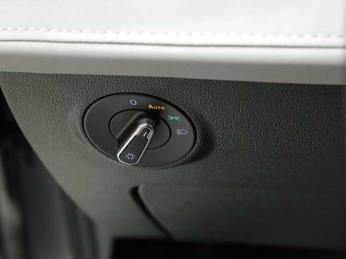 New 2025 Volkswagen Taos SE AWD/4WD image 29
