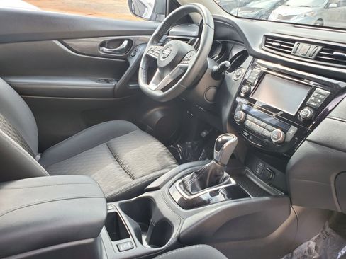 Used 2017 Nissan Rogue SV w/ SV Premium Package AWD/4WD image 28