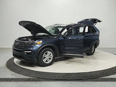 Used 2022 Ford Explorer XLT w/ Equipment Group 202A AWD/4WD image 11