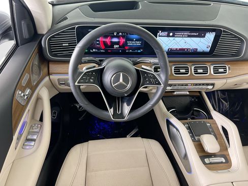 Used 2024 Mercedes-Benz GLS 450 4MATIC image 23