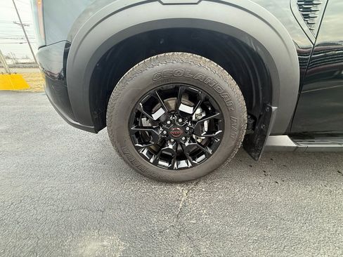 Used 2025 Nissan Armada PRO-4X w/ Pro-4X Premium Package image 9