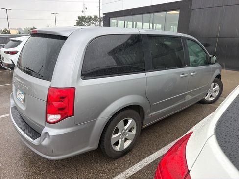 Used 2013 Dodge Grand Caravan SE FWD image 3
