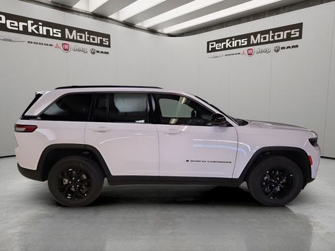 New 2026 Jeep Grand Cherokee Altitude AWD/4WD image 6