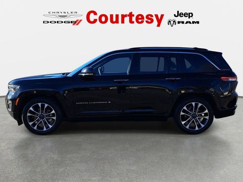 Certified 2023 Jeep Grand Cherokee Overland w/ Luxury Tech Group IV AWD/4WD image 7