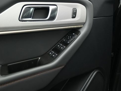 New 2026 Ford Explorer Active RWD image 9