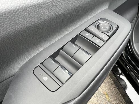 New 2027 Toyota Prius LE FWD image 31