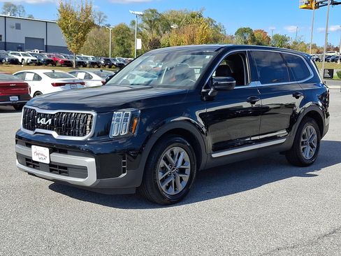Certified 2023 Kia Telluride LX image 3