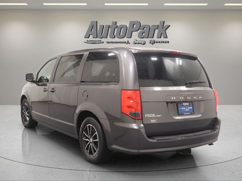 Used 2018 Dodge Grand Caravan SE FWD image 7