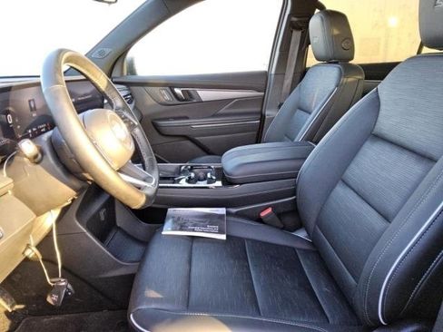 Used 2025 Buick Enclave Sport Touring image 6