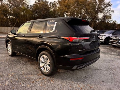 New 2026 Mitsubishi Outlander ES FWD image 5