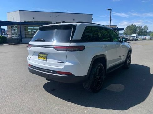 Used 2024 Jeep Grand Cherokee Limited w/ Luxury Tech Group II AWD/4WD image 7