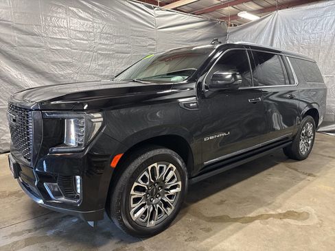 Used 2023 GMC Yukon XL Denali Ultimate image 3