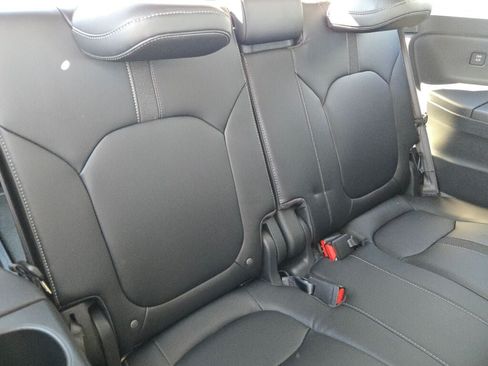 Used 2025 Honda Pilot EX-L image 13